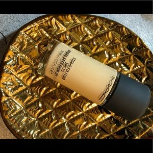 MAC studio fix fluid spf15 in shade NC 15